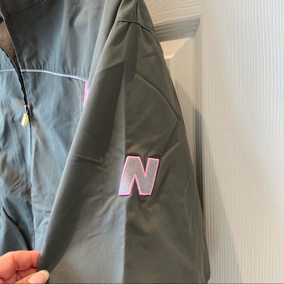 New Balance Running Jacket Gray and Pink - Picture 8 of 15